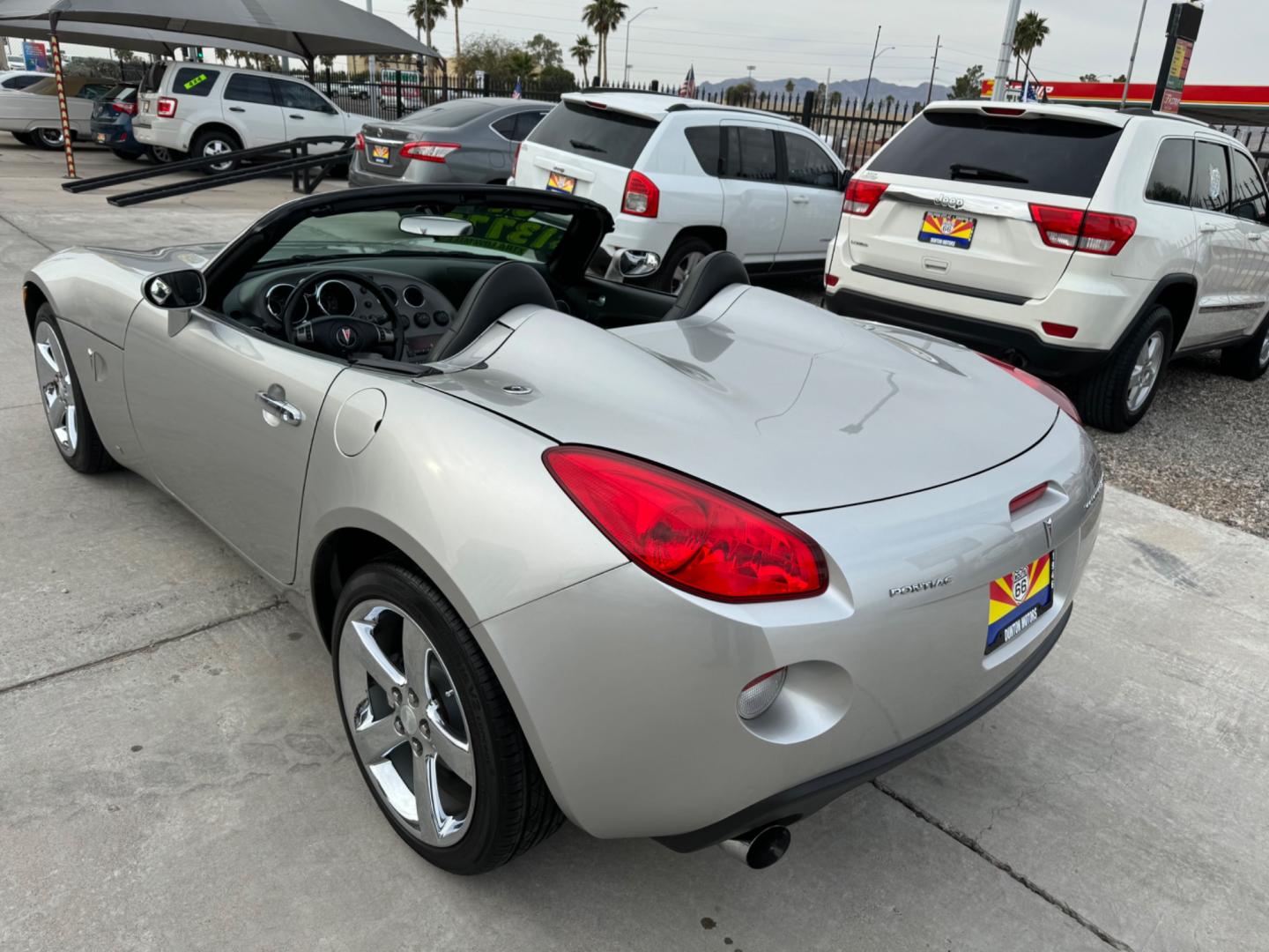 2008 Silver /black pontiac Solstice GXP Convertible with an 2.oI4 twin turbo engine, automatic transmission, located at 2190 Hwy 95, Bullhead City, AZ, 86442, (928) 704-0060, 0.000000, 0.000000 - Photo#1